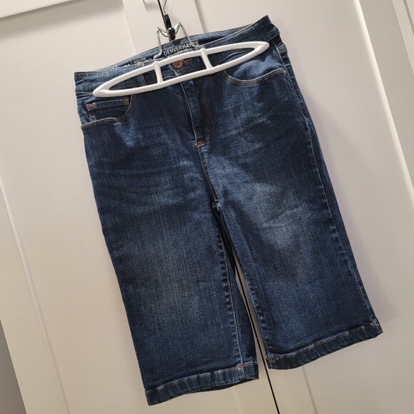 Vintage Jean Shorts High Rise Bermuda Denim Women Size 4 Beach Summer - Picture 3 of 13